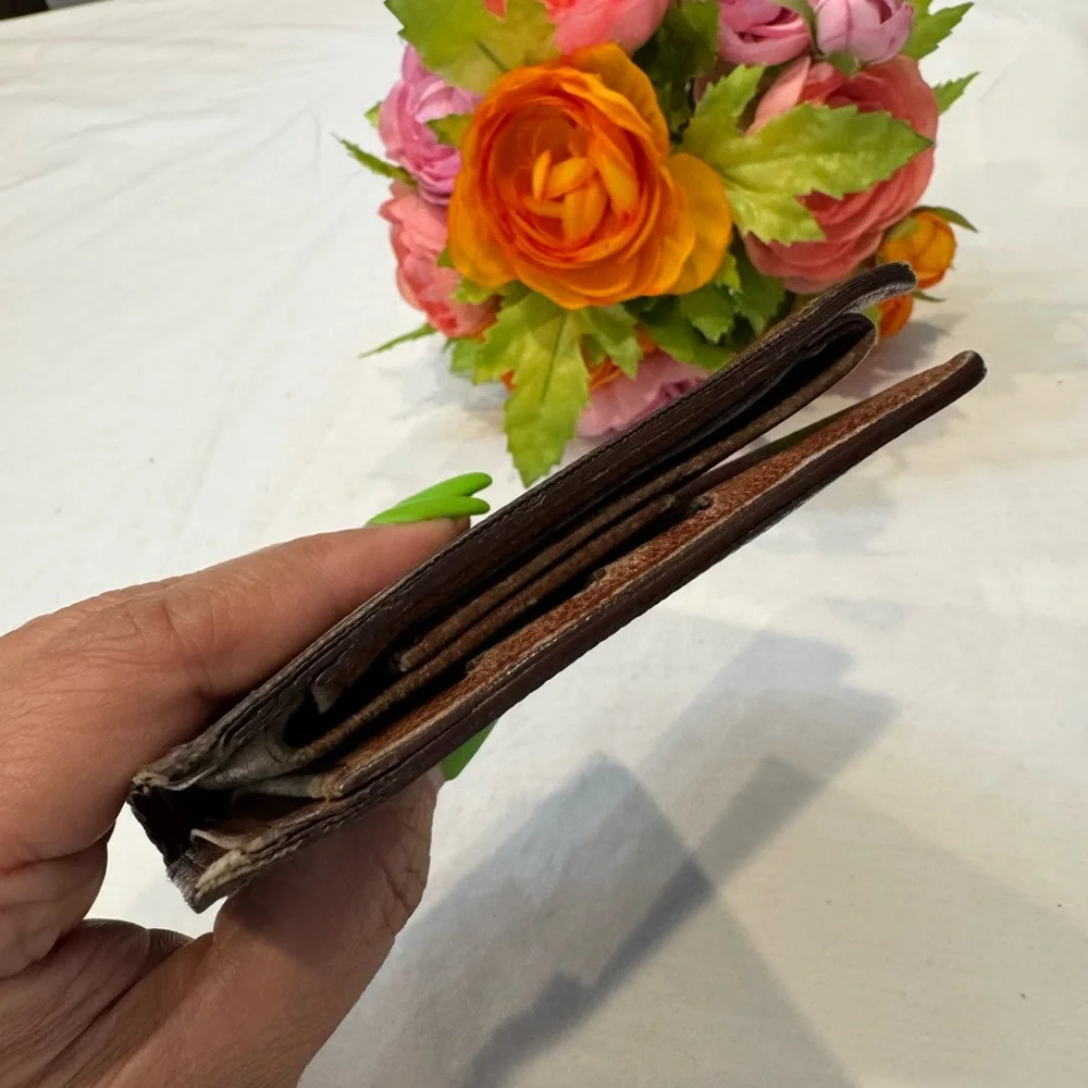 Authentic Louis Vuitton men’s wallet - Picture 5 of 12